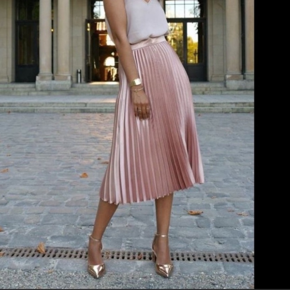 DO + BE pleated Mauve skirt
